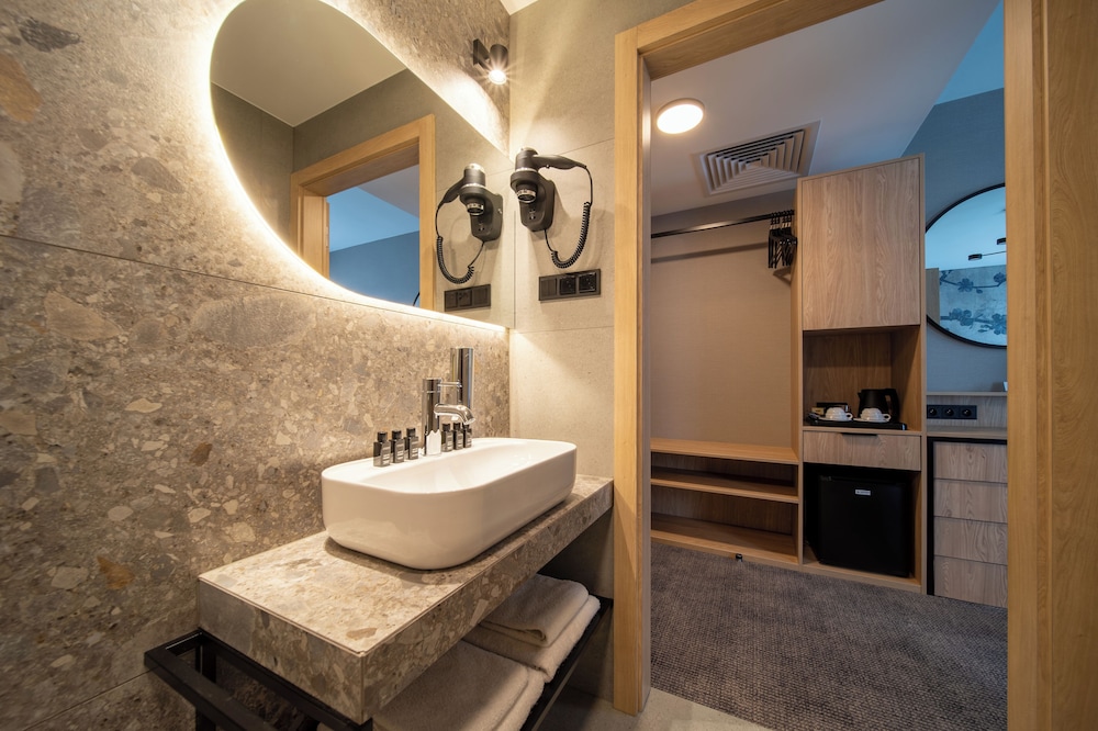 Premium Double or Twin Room - Photo 3