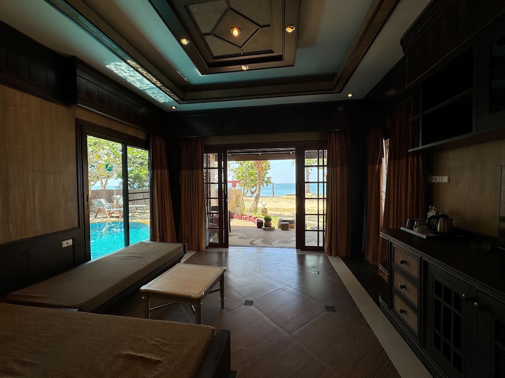 Beachfront Private Pool Villa photo 3