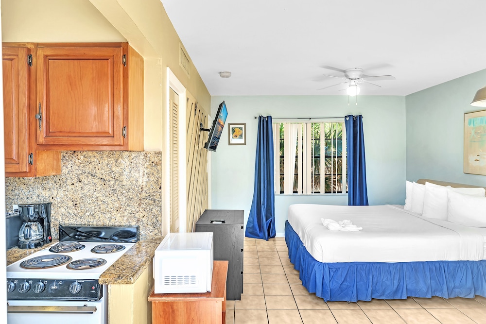 Studio - Partial Ocean View