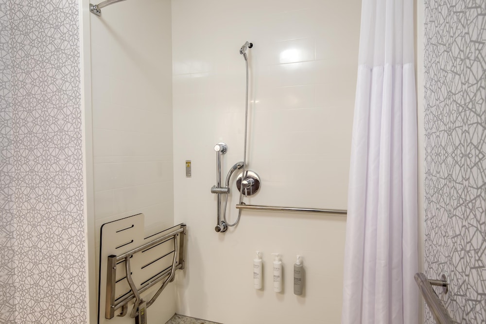 Room, 1 Double Bed, Accessible, Non Smoking - Photo 3