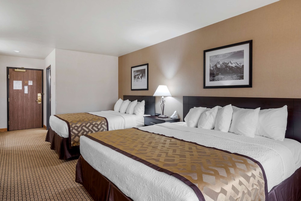 Standard Room, Multiple Beds, Non Smoking, Refrigerator & Microwave (Oversized Room)
