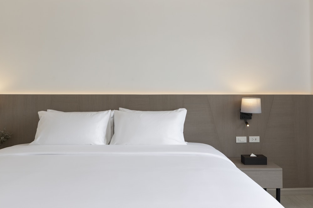 Deluxe Room, 1 King Bed - Photo 1