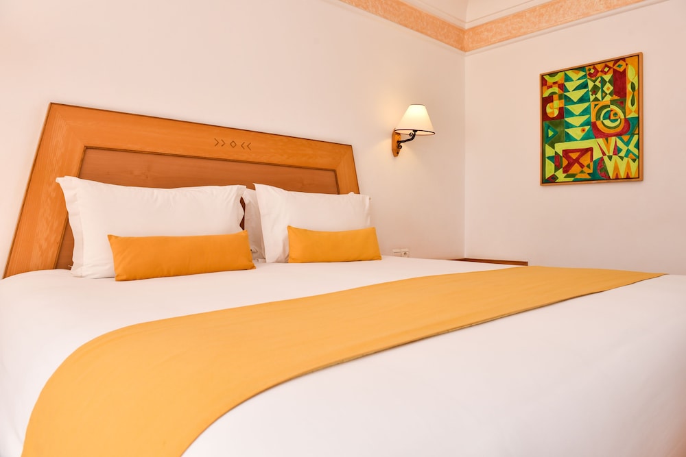 Luxury Twin Room, Pool View - Photo 3