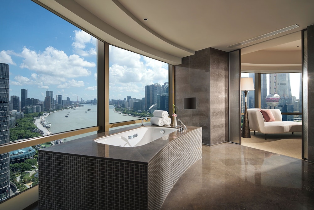 Diplomat Suite King photo 3
