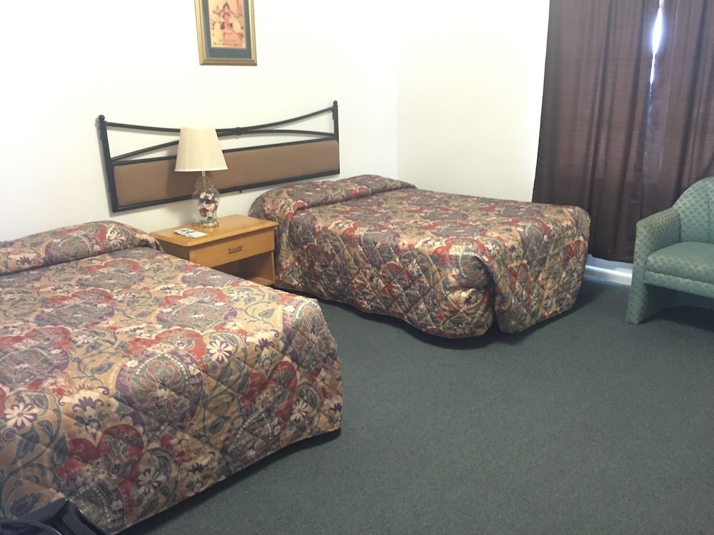Room, 2 Double Beds photo 2