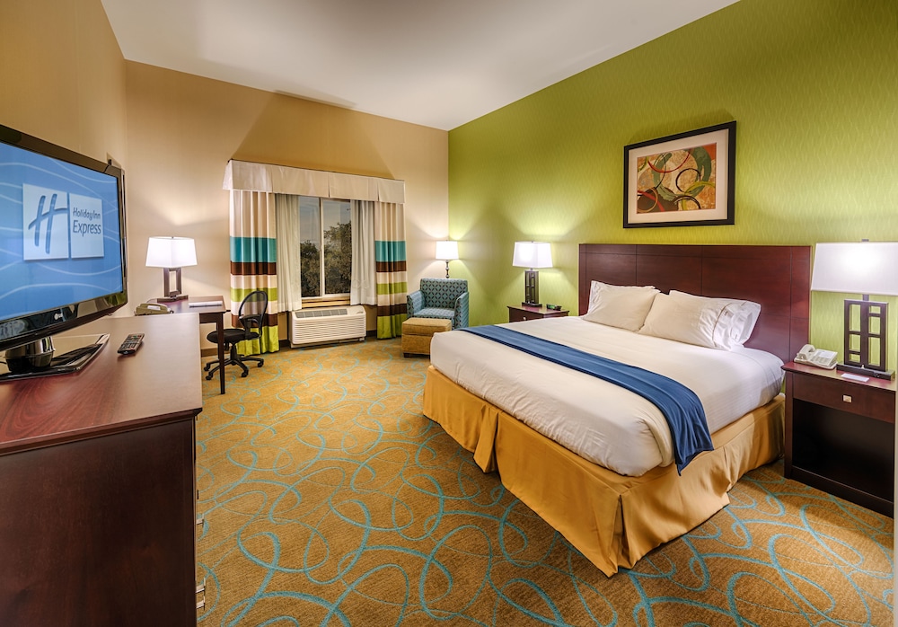 Standard Room, 1 King Bed photo 3