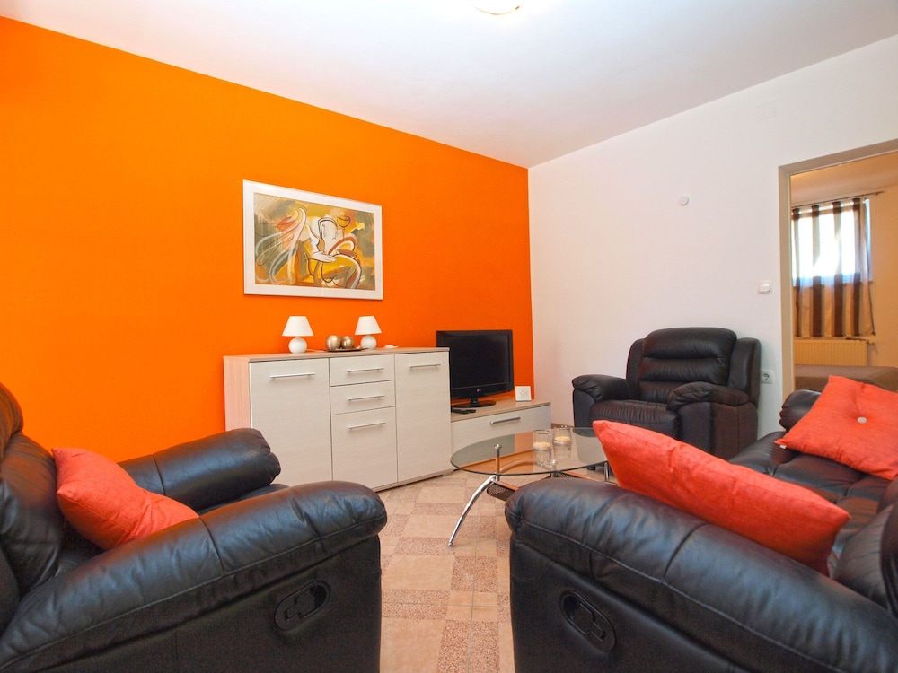 Apartment, 2 Bedrooms (1420/13286)