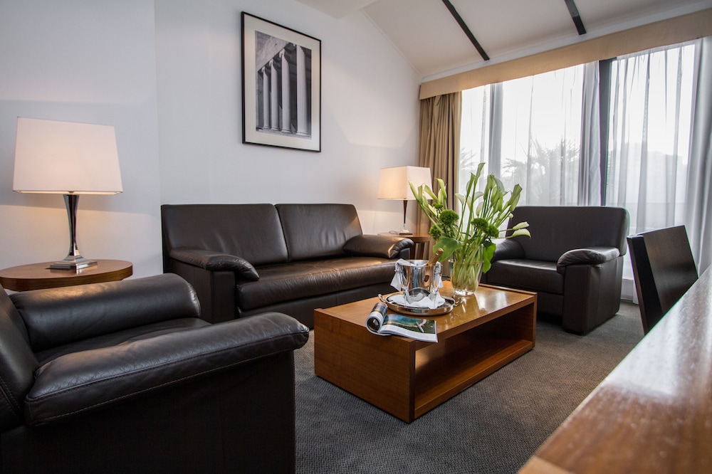 Luxury Suite thumbnail 6