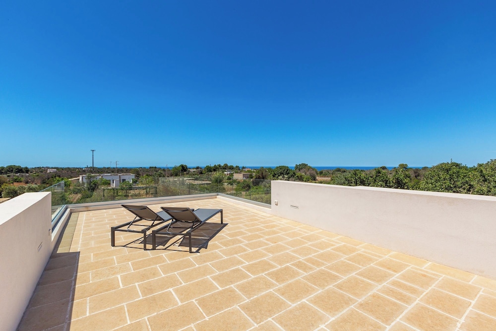 Villa photo 2