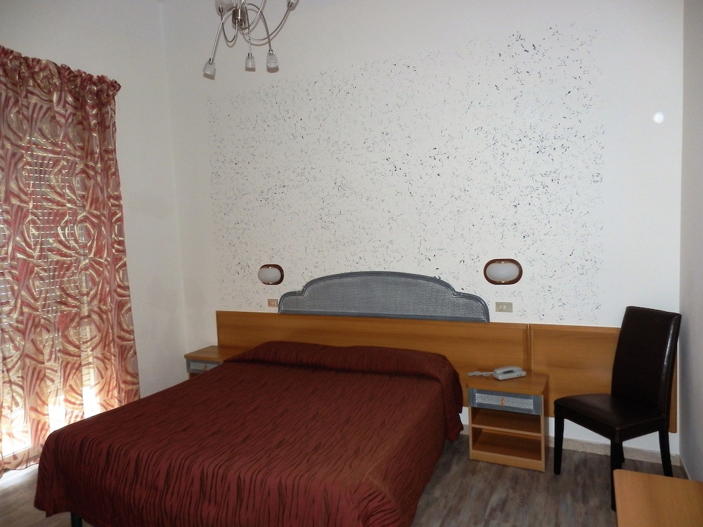 Economy Double Room photo 1