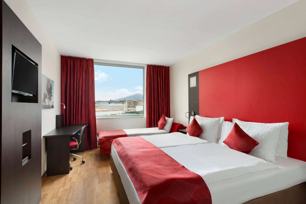 Room, Multiple Beds, Non Smoking - Photo 1