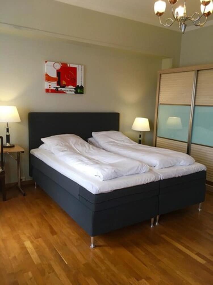 Medium Family Room photo 1