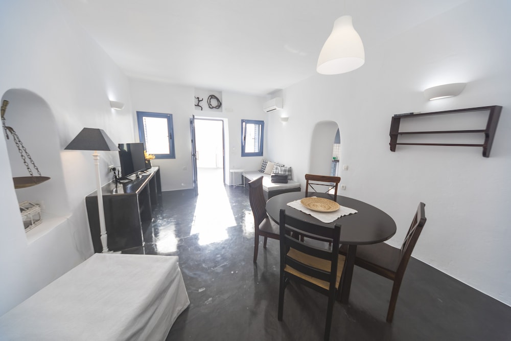 Sea View Apartment with outdoor hot tub - Photo 18