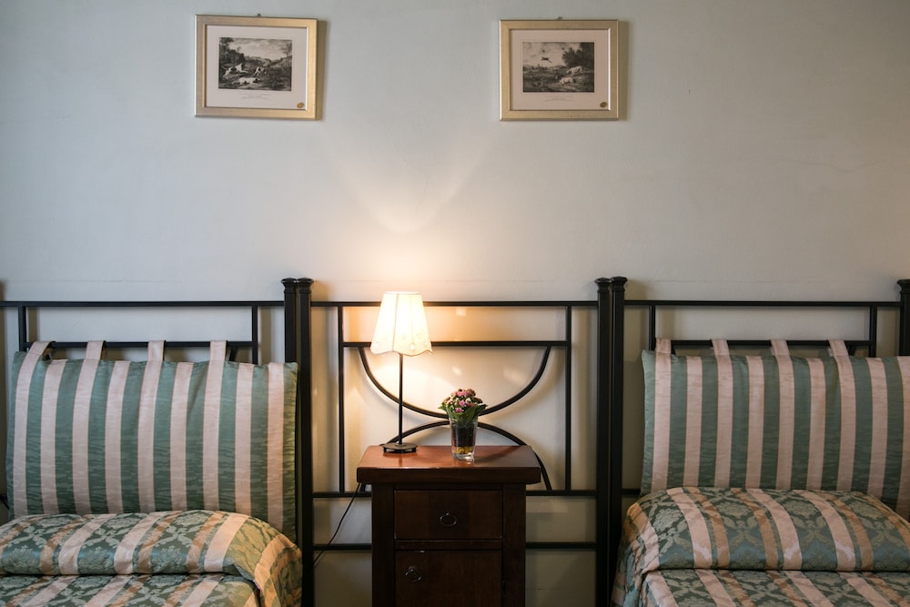 Standard Double or Twin Room photo 2
