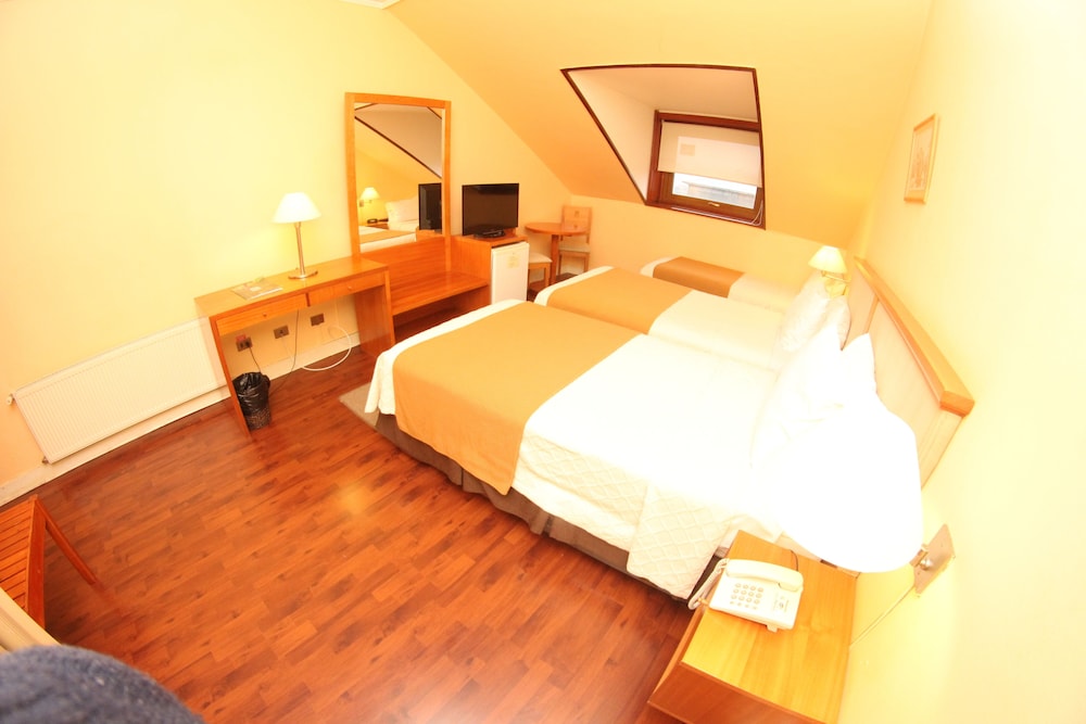 Standard Triple Room, 3 Twin Beds photo 2