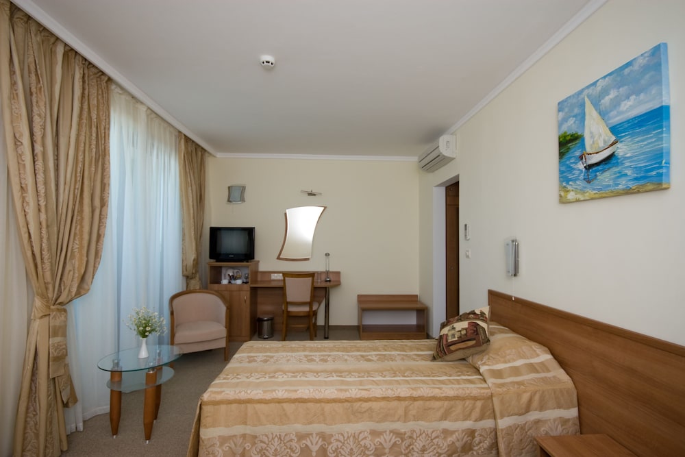 Classic Double Room, 1 Queen Bed, Sea View