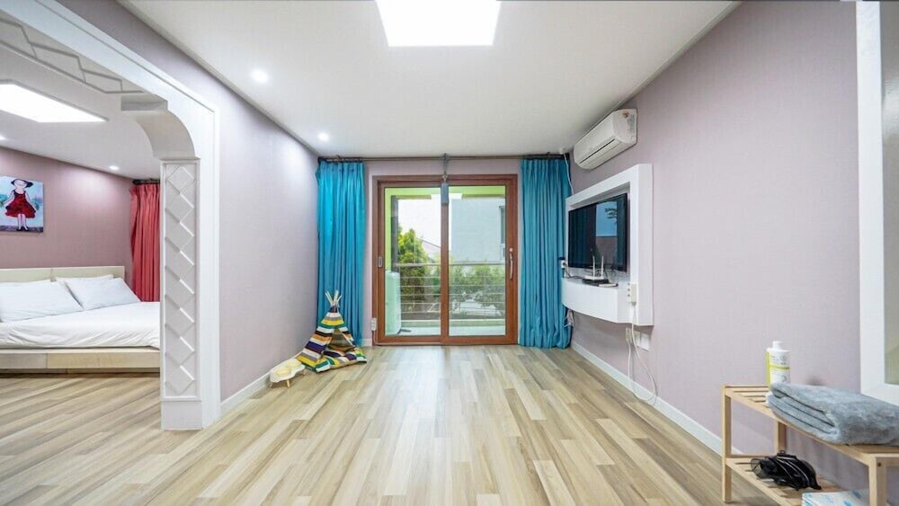 Room (ERION family) photo 1