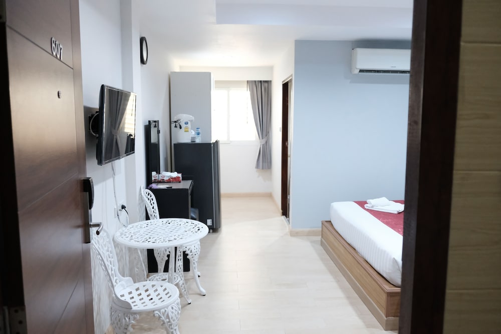 Standard Triple Room thumbnail 5