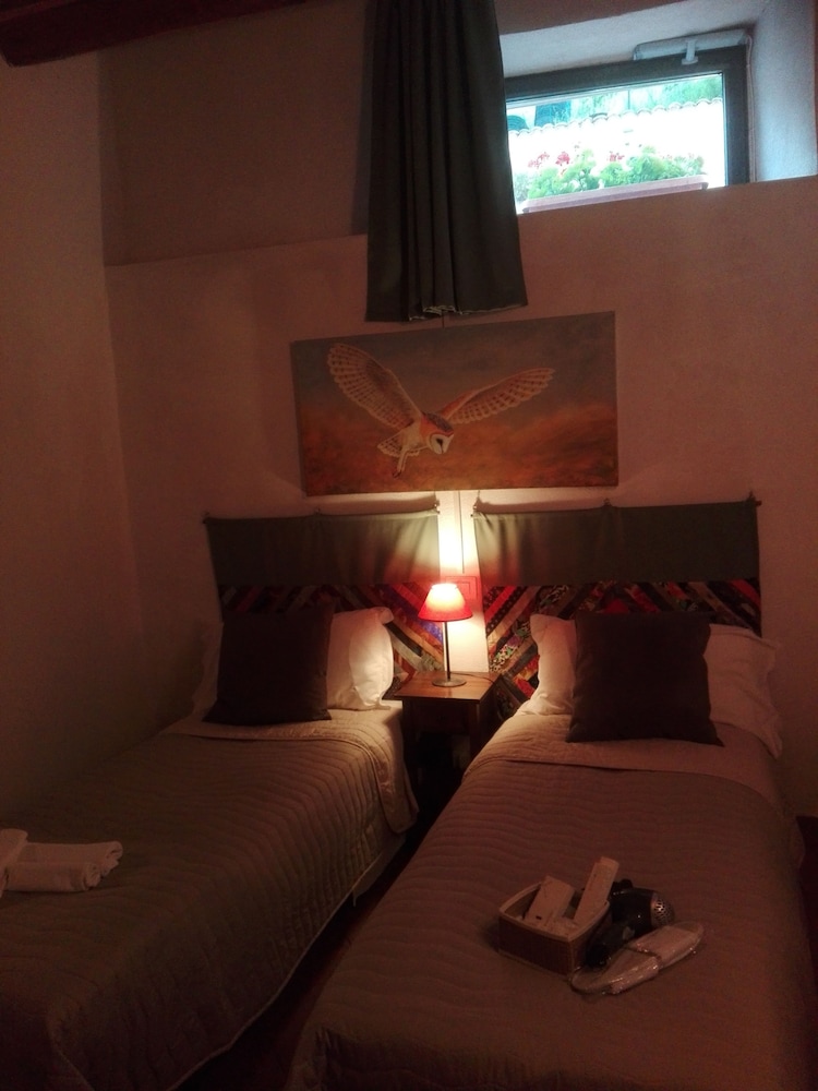 Basic Twin Room, 2 Twin Beds photo 1