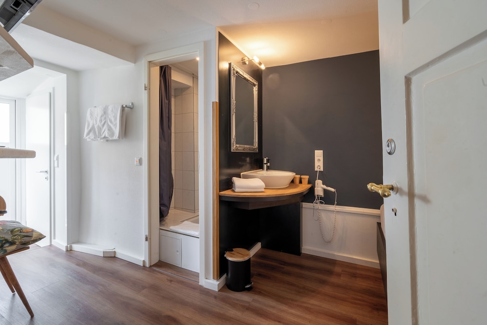 Suite, Balcony - Photo 9