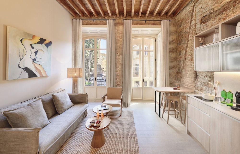 Deluxe One Bedroom Apartment with balcony and Cathedral view - Disability Access