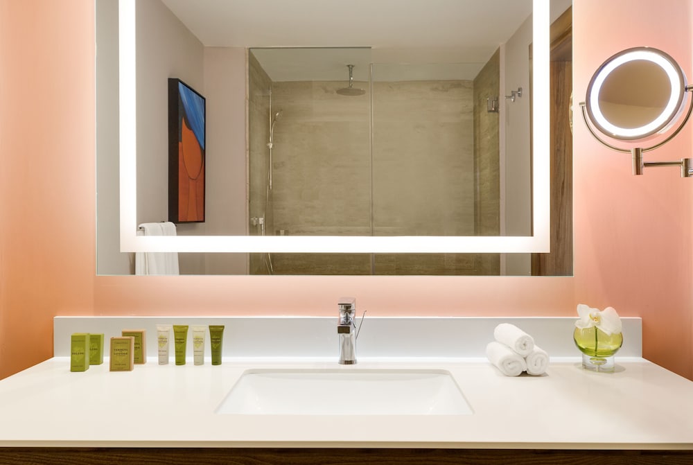 Club Room, 1 King Bed, Garden View (Preferred, Swim-Out) - Photo 5