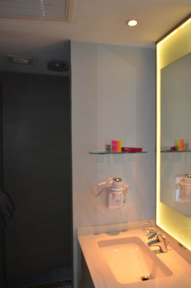 Deluxe Room, 1 Double Bed photo 3