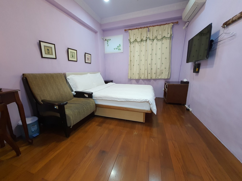 Classic Double Room, 1 Queen Bed, Courtyard Area photo 2