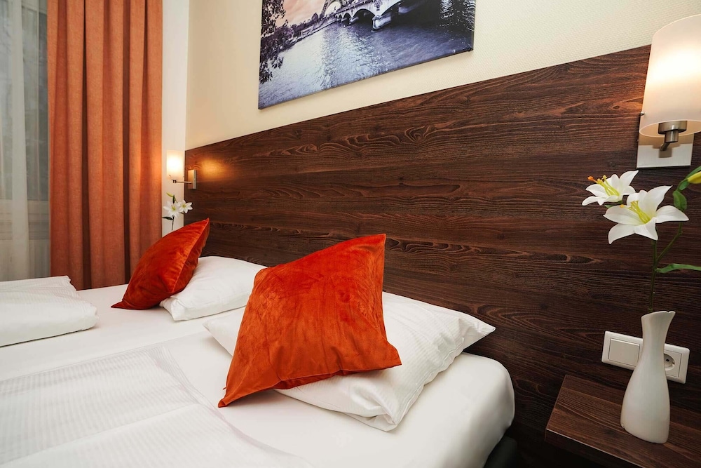 Twin Room - Photo 10