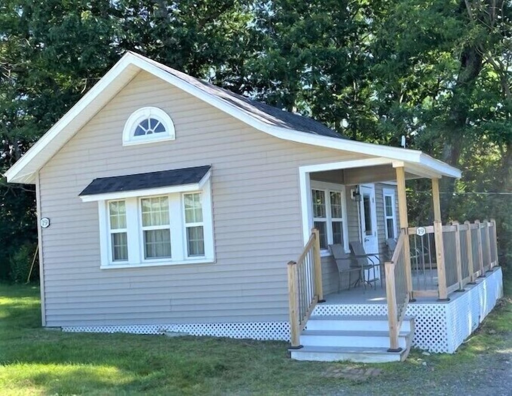 Deluxe Cottage, 2 Queen Beds, Kitchenette, Ocean View photo 1