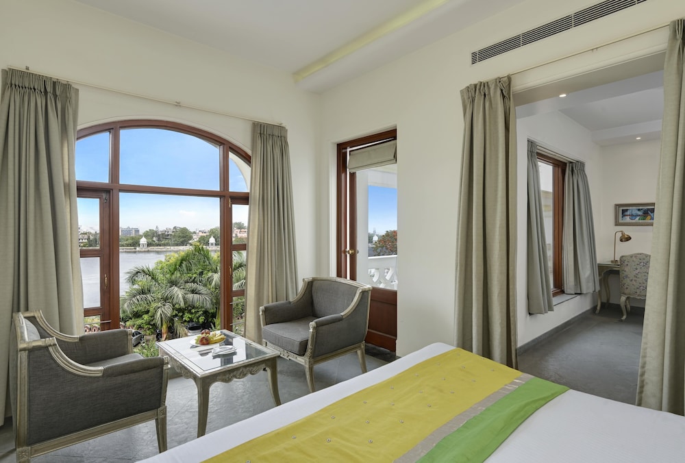Heritage Lake View Royal Suite with Balcony