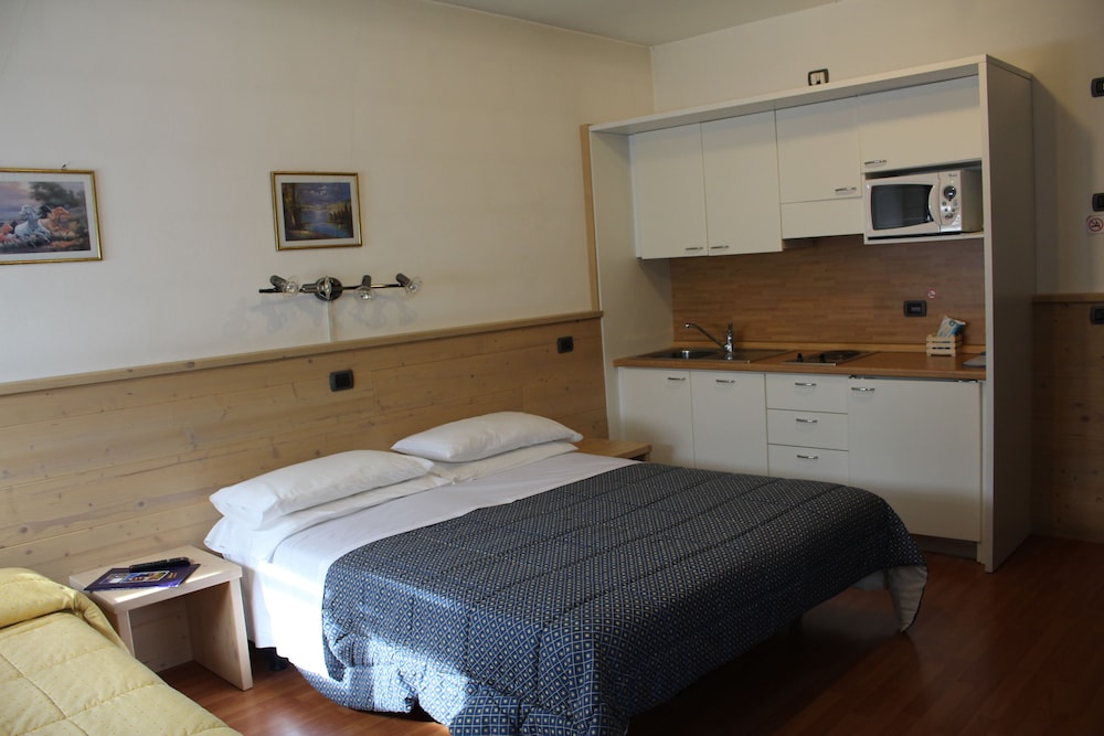 Standard Studio, 1 Bedroom, Kitchenette photo 2