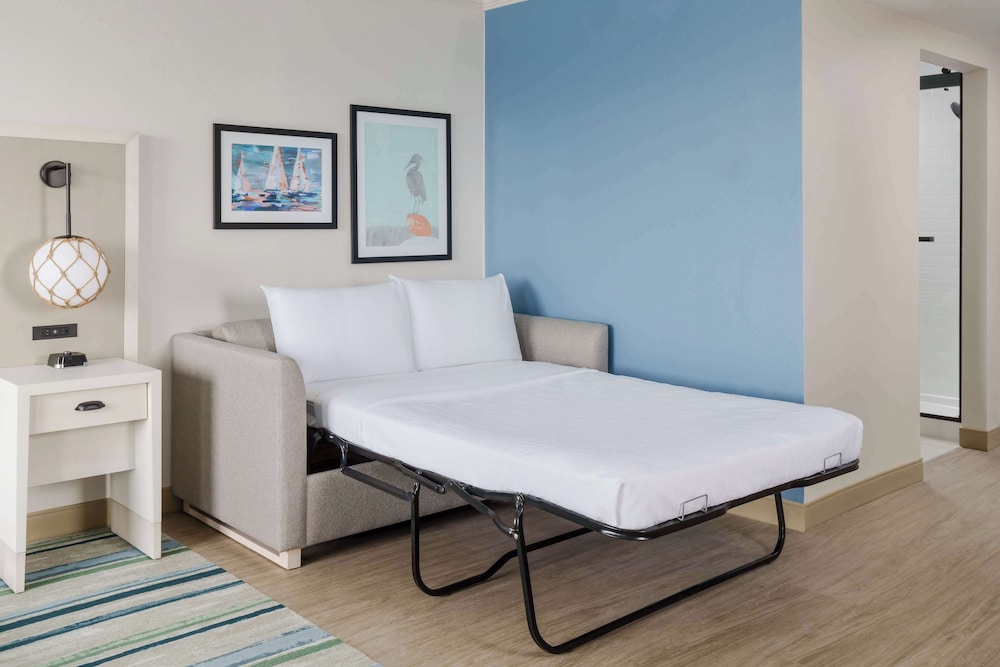 Room, 1 King Bed, Accessible, Bathtub (Oceanfront) photo 3