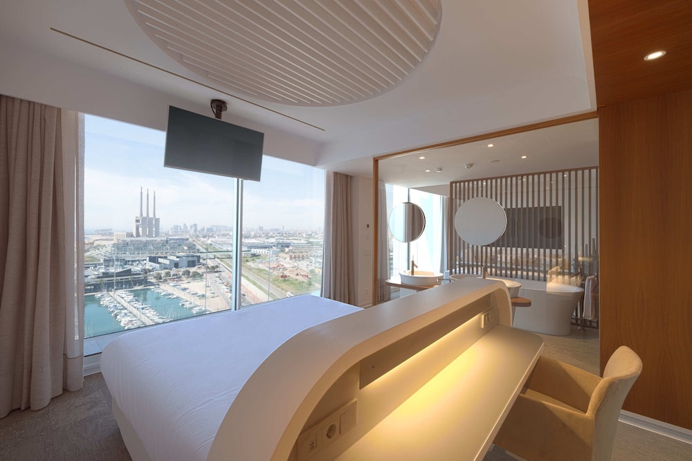 Signature Suite - Photo 2