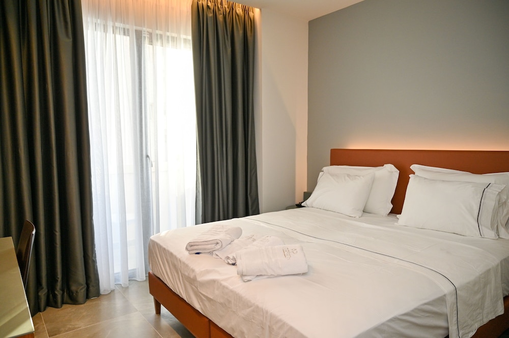 Superior Double Room, Balcony, Partial Sea View