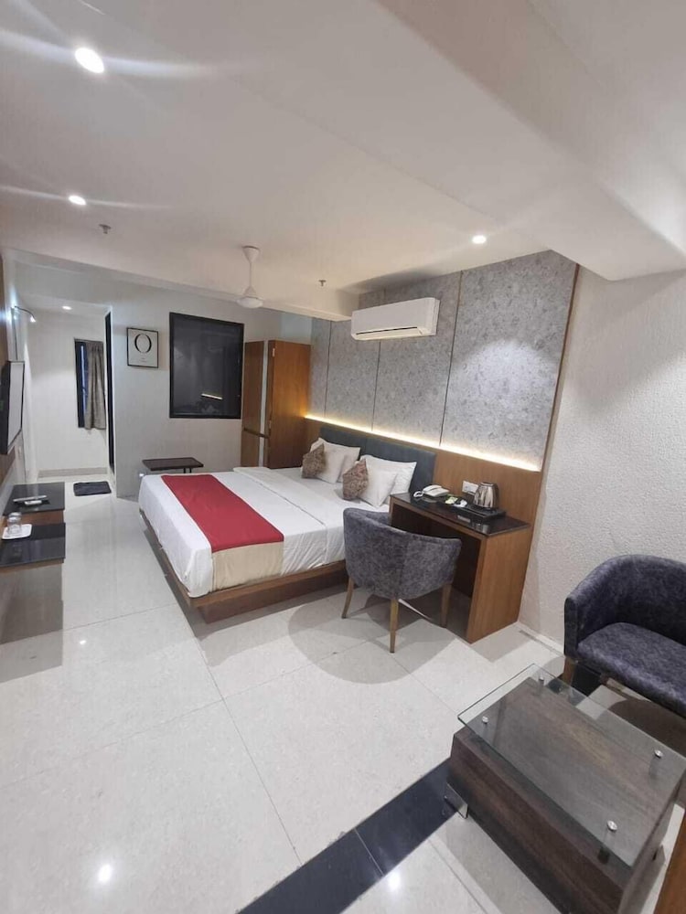 Royal Room photo 2