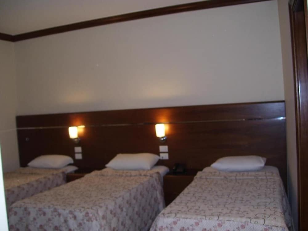 Standard Triple Room, City View photo 1