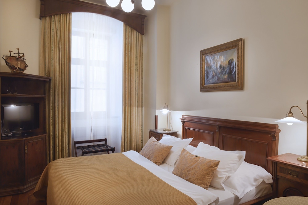 Available room