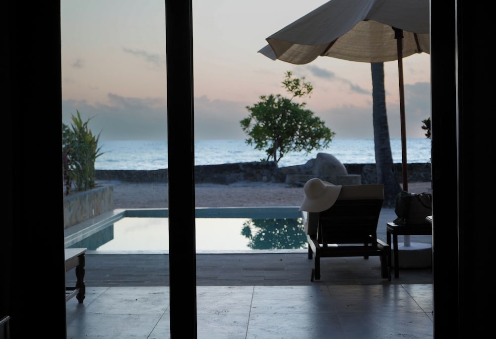 Sea Front Beach Villa with Pool