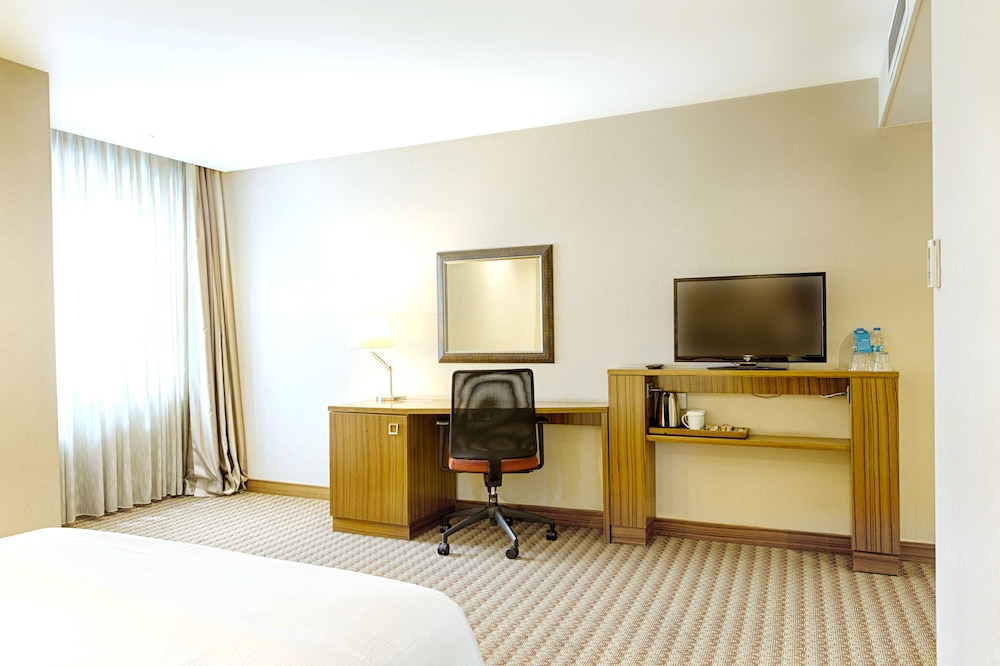 Room, 1 Queen Bed, Non Smoking, Refrigerator photo 3