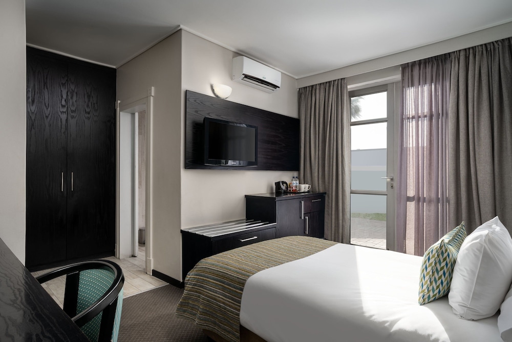 Deluxe Room, 1 King Bed - Photo 2