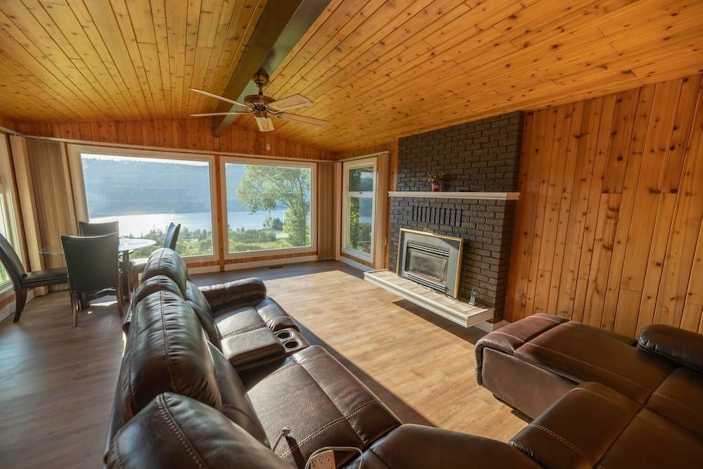 Deluxe Double Room, 1 Queen Bed, Mountain View photo 2