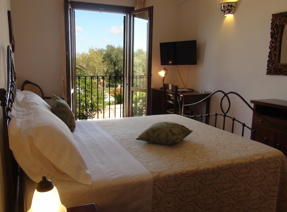 Standard Double Room - Photo 3