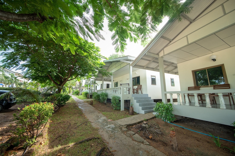 Deluxe Bungalow - Photo 8