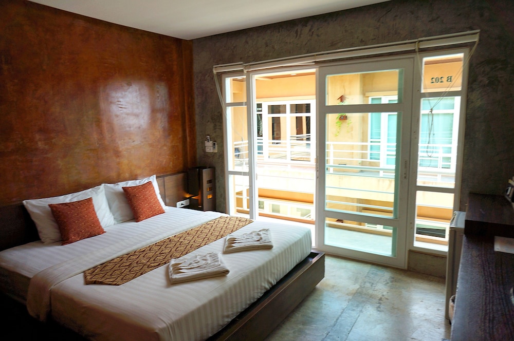 1-2 Person AC Hotel Room photo 2