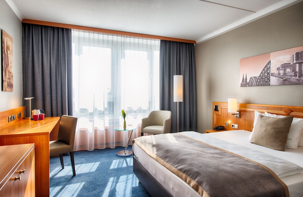 Superior Double or Twin Room thumbnail 6