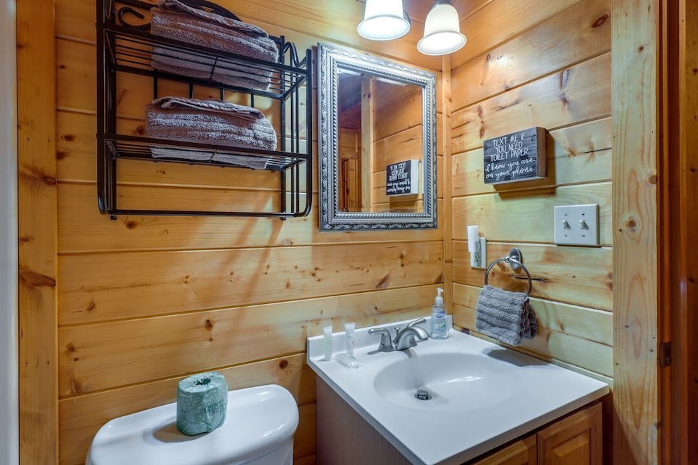 Gatlinburg Getaway - Private Theater Hot Tub, Kuva 4
