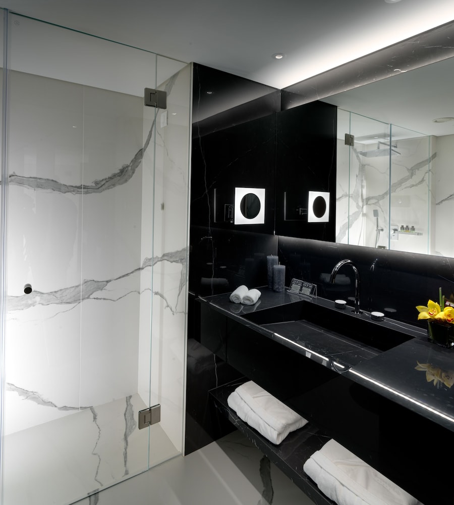 Presidential Suite thumbnail 5
