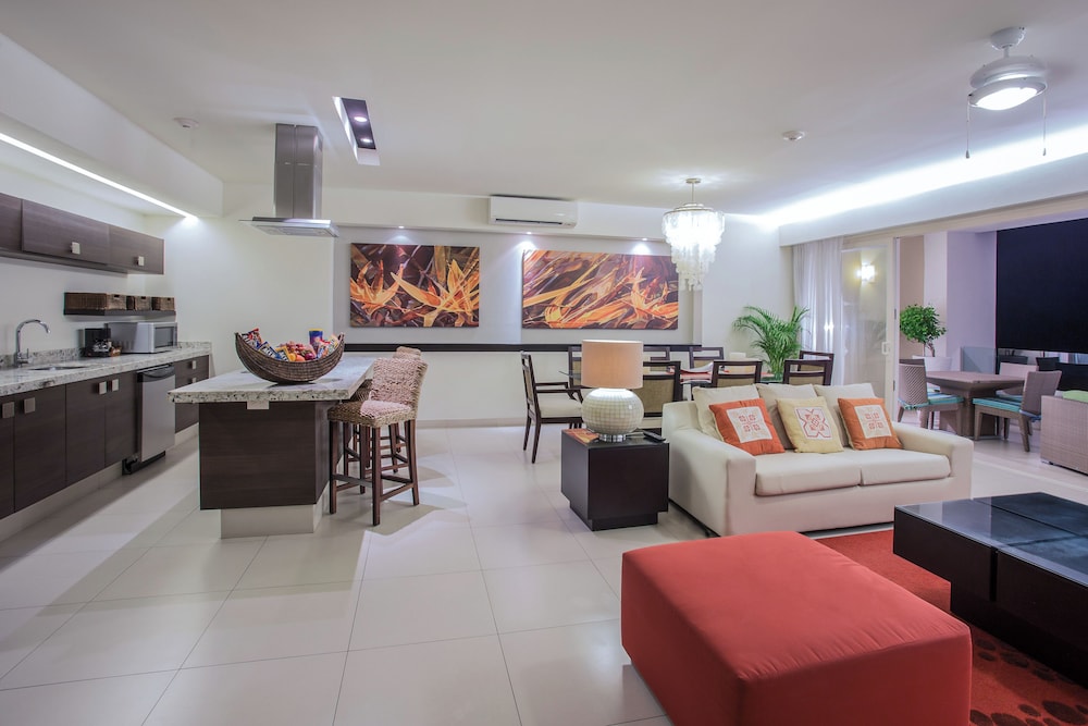 Three-Bedroom Suite 2 King with 2 Double beds - Photo 6