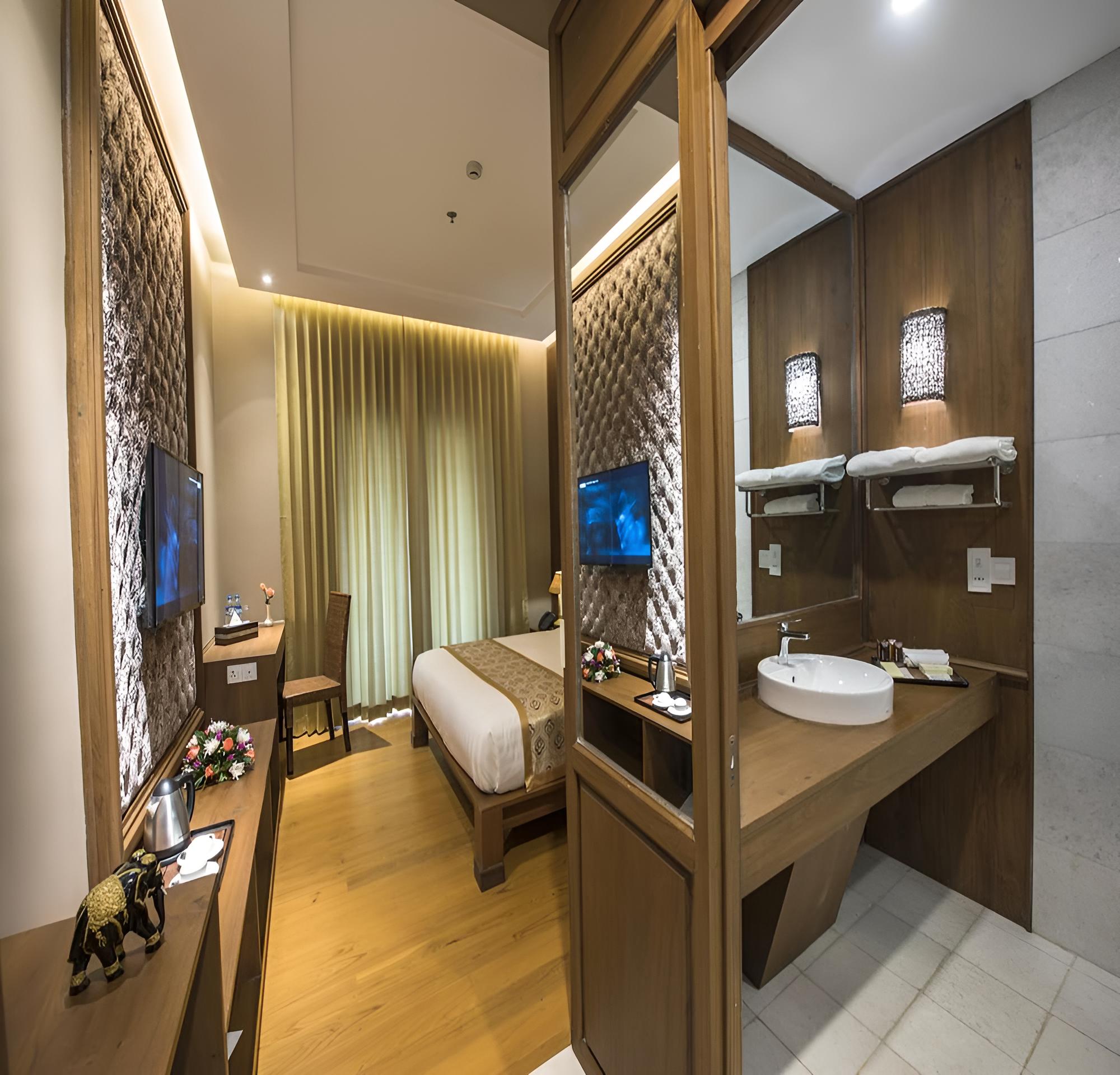Deluxe Room, 1 King Bed photo 1